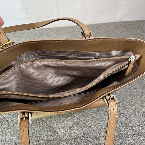 Michael Kors Tote Bag Tan/Camel Silver Accents Handled Bag Front Card Organizer - Picture 9 of 12